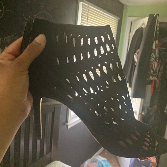 Great condition; almost new ALDO booties - Picture 2 of 3